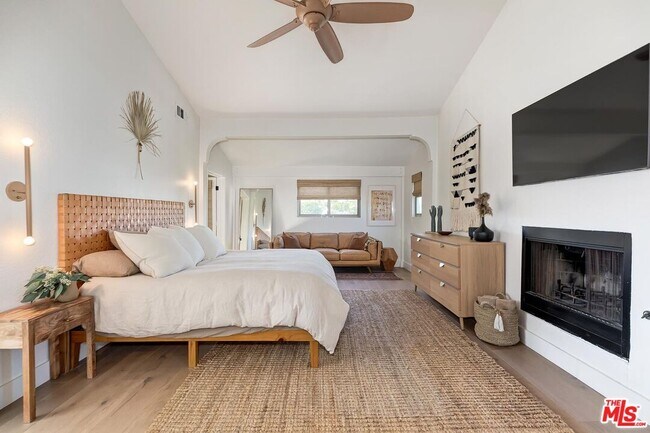 Building Photo - 810 Commonwealth Ave