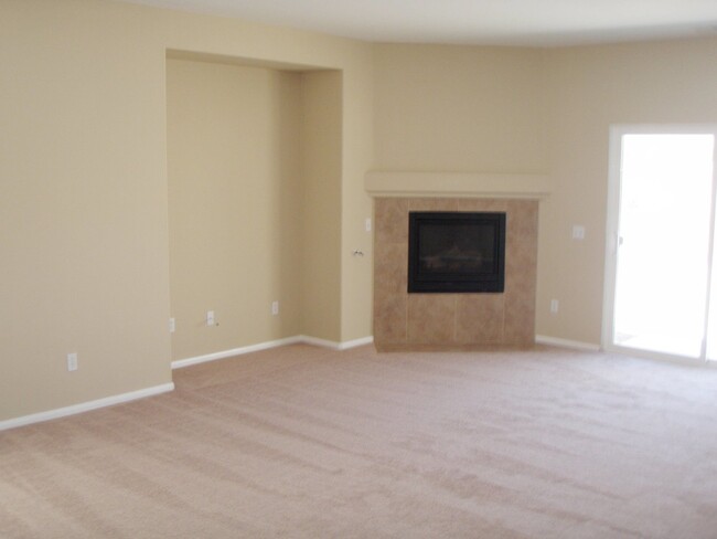 Building Photo - 3 Bedroom 2 Bath located in Mountain View DHS