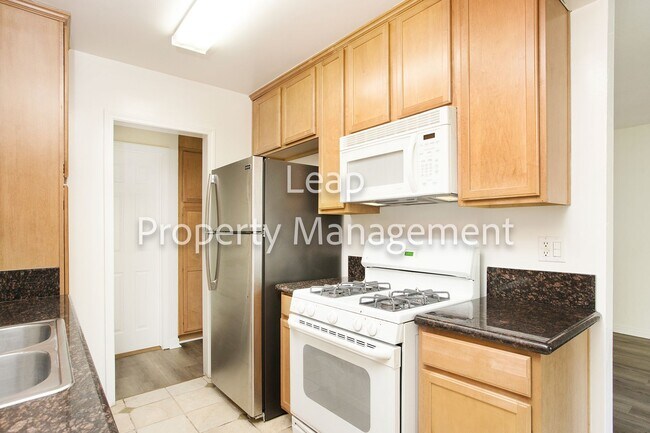 Building Photo - 1490 W Lambert Rd