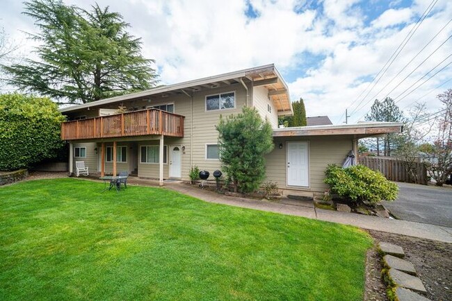 Primary Photo - Charming First-Floor Mid-Century Apartment...