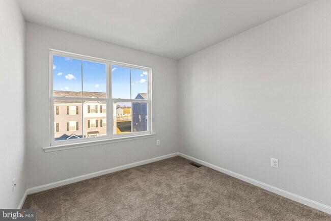 Building Photo - 64 Grant St