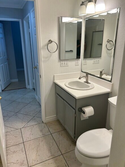 Building Photo - 521 Island Breeze Ln