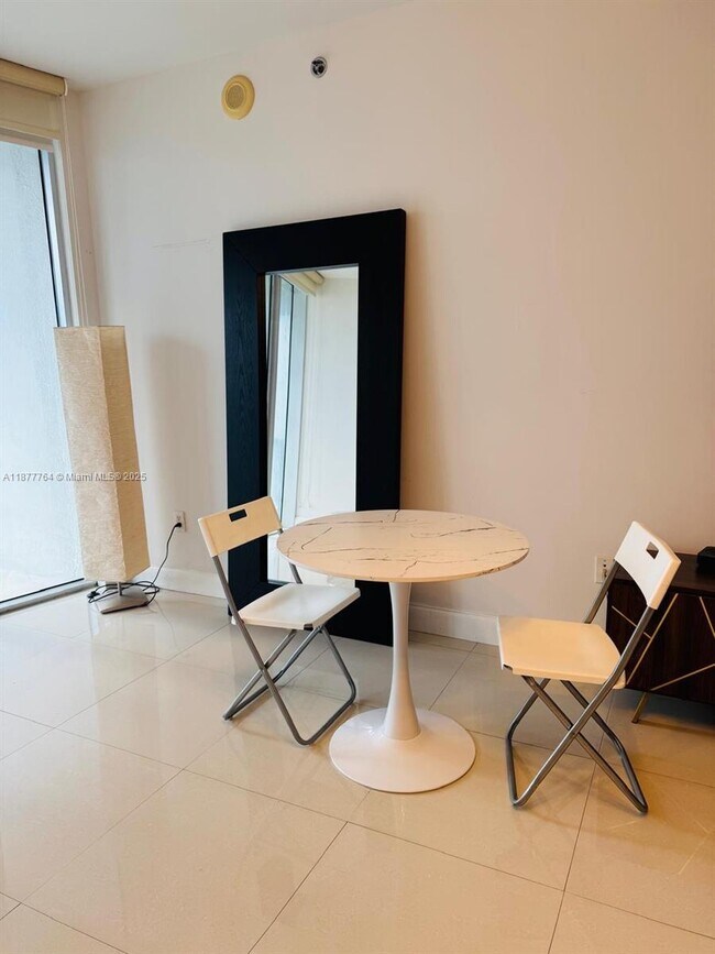 Building Photo - 475 Brickell Ave