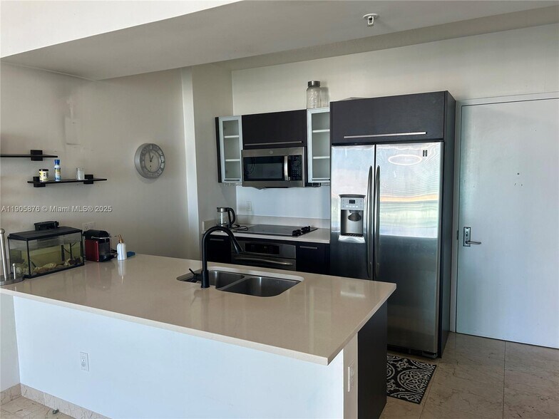 Building Photo - 333 NE 24th St