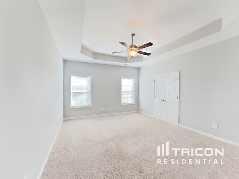 Building Photo - 917 Stokewood Pl