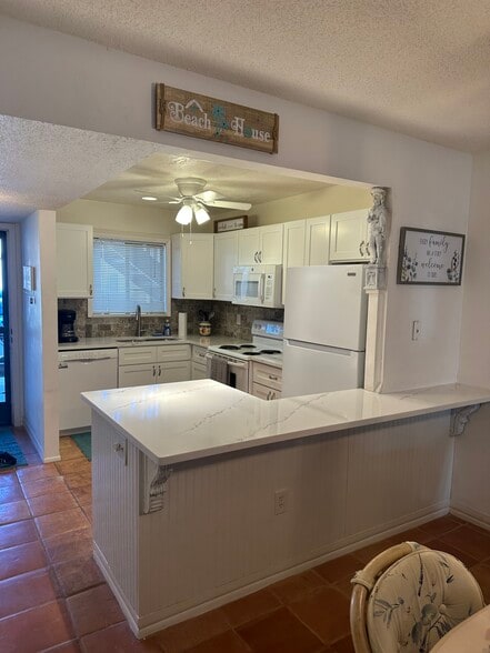 Building Photo - 1630 Stickney Point Rd