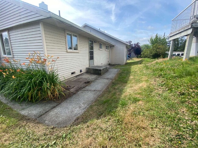 Building Photo - Charming 2-Bed Duplex Retreat in Bellingha...