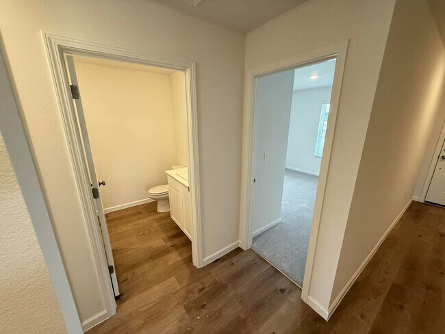 Building Photo - Four Bedroom/Two Bath - Summerdale