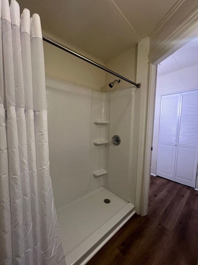 Building Photo - 114 S Queen St