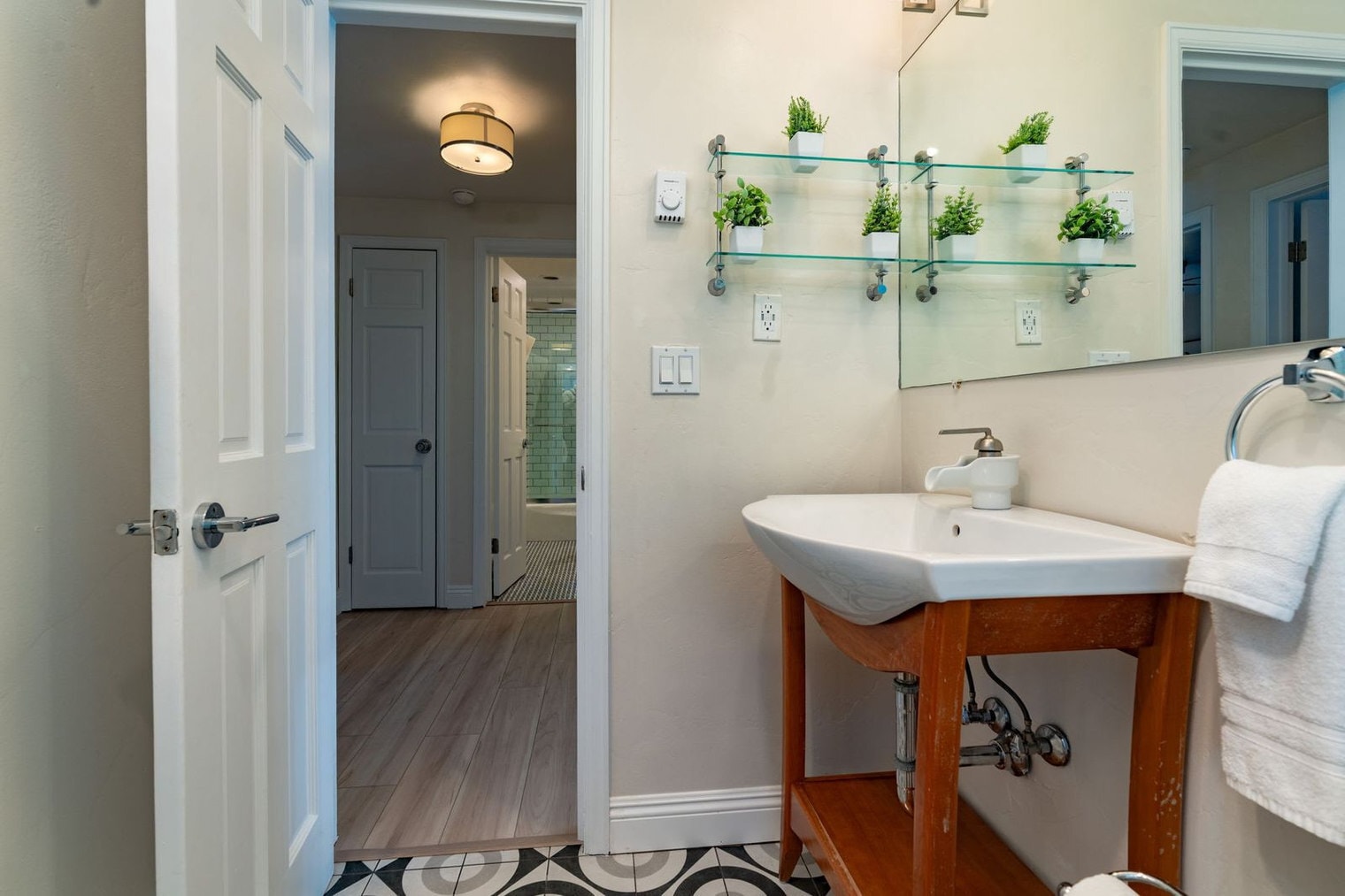 Building Photo - 940 Waters Ave