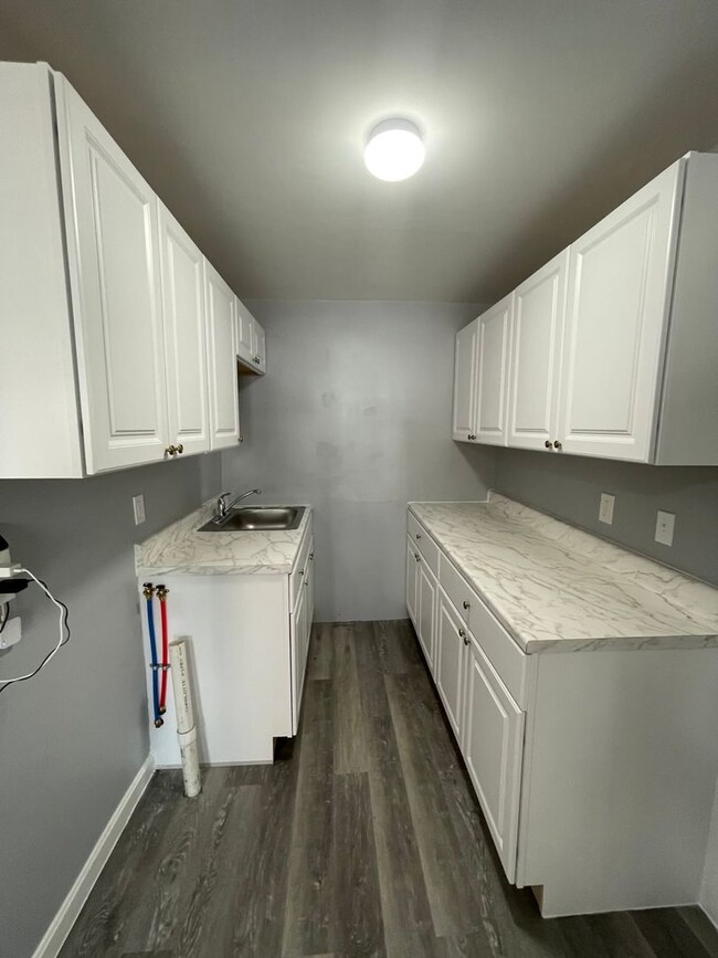 Building Photo - Second floor 4 Bedroom 1 Bathroom Two Stor...