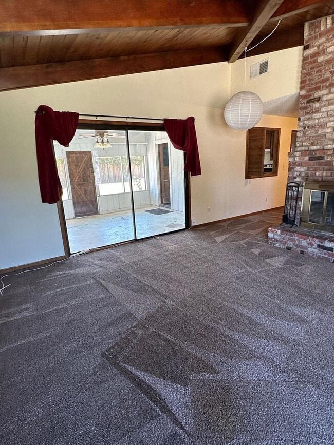 Building Photo - Coming Available 3 Bedroom