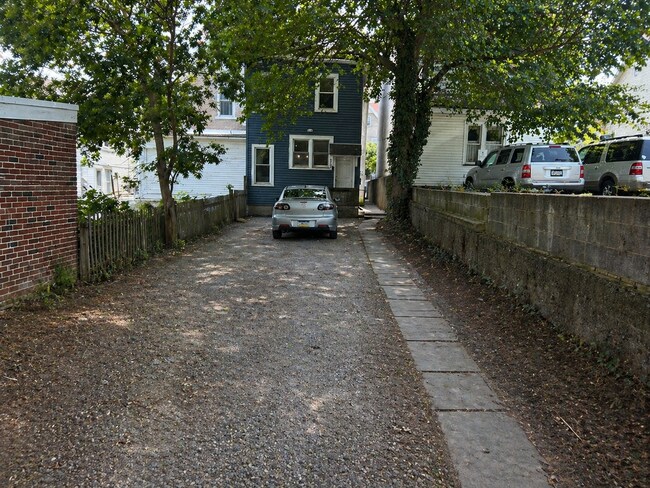 Building Photo - Perfect for Lehigh and Desales Student Housing