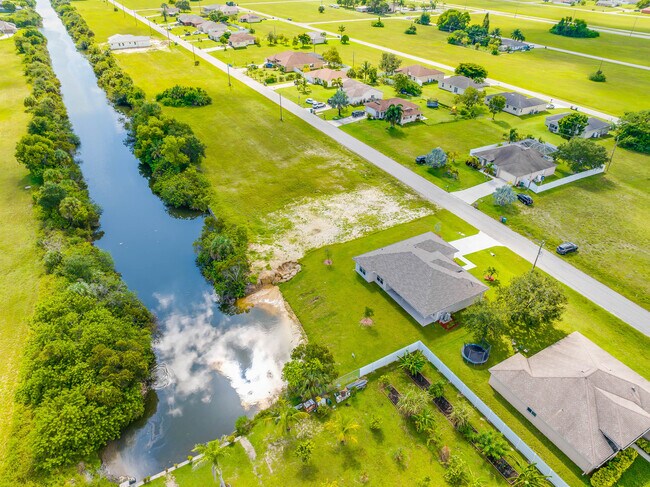 Building Photo - 1621 NE 17th Terrace