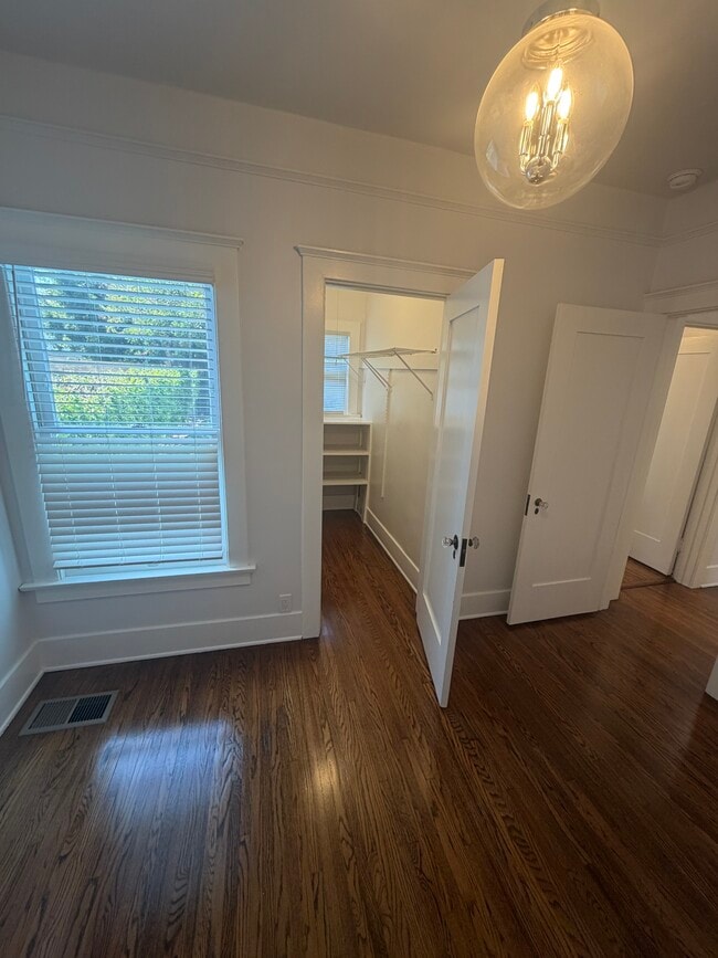"Maids Quarters" Downstairs 3 - 713 S Bronson Ave