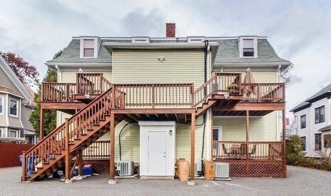 Building Photo - 133 Brown St