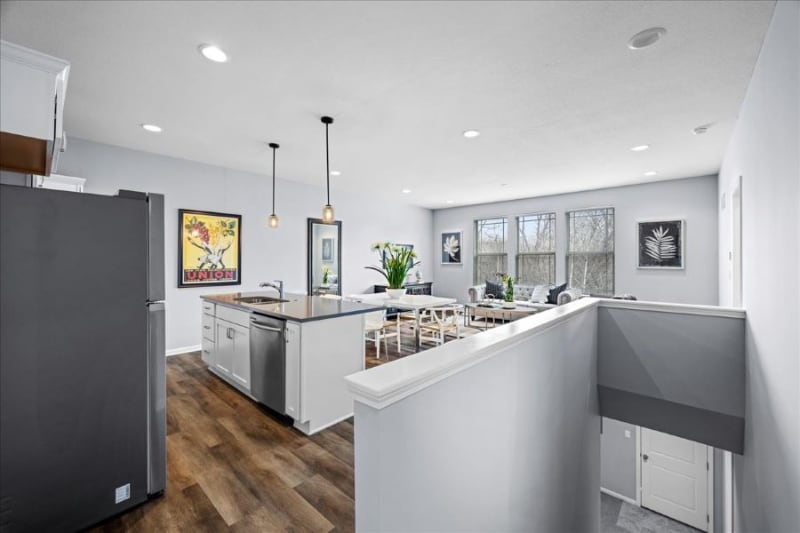 Building Photo - 7400 Isabel Ct