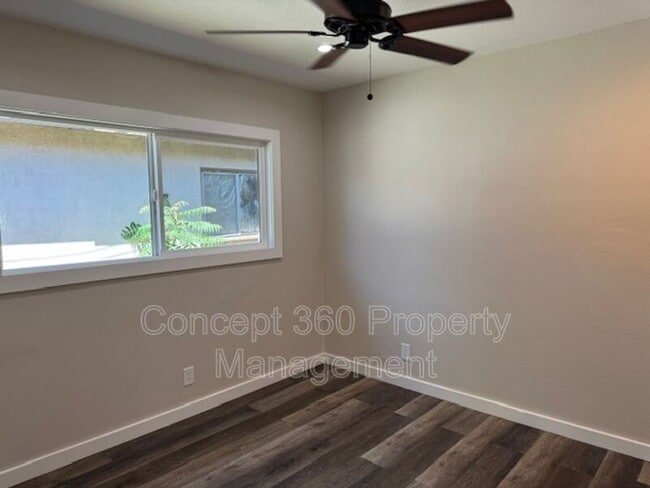 Building Photo - 9332 1/4 ELM VISTA DR