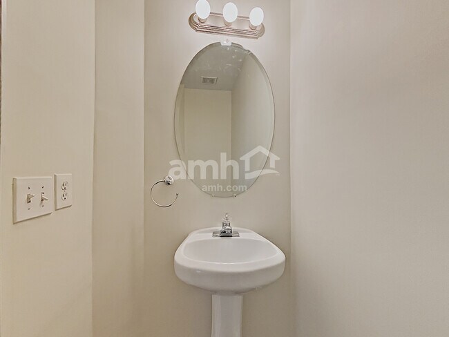 Building Photo - 5761 Apple Grove Rd NE