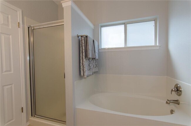 Building Photo - 8017 Brienne Dr