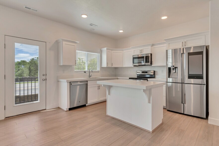 Building Photo - 1593 N 1870 E