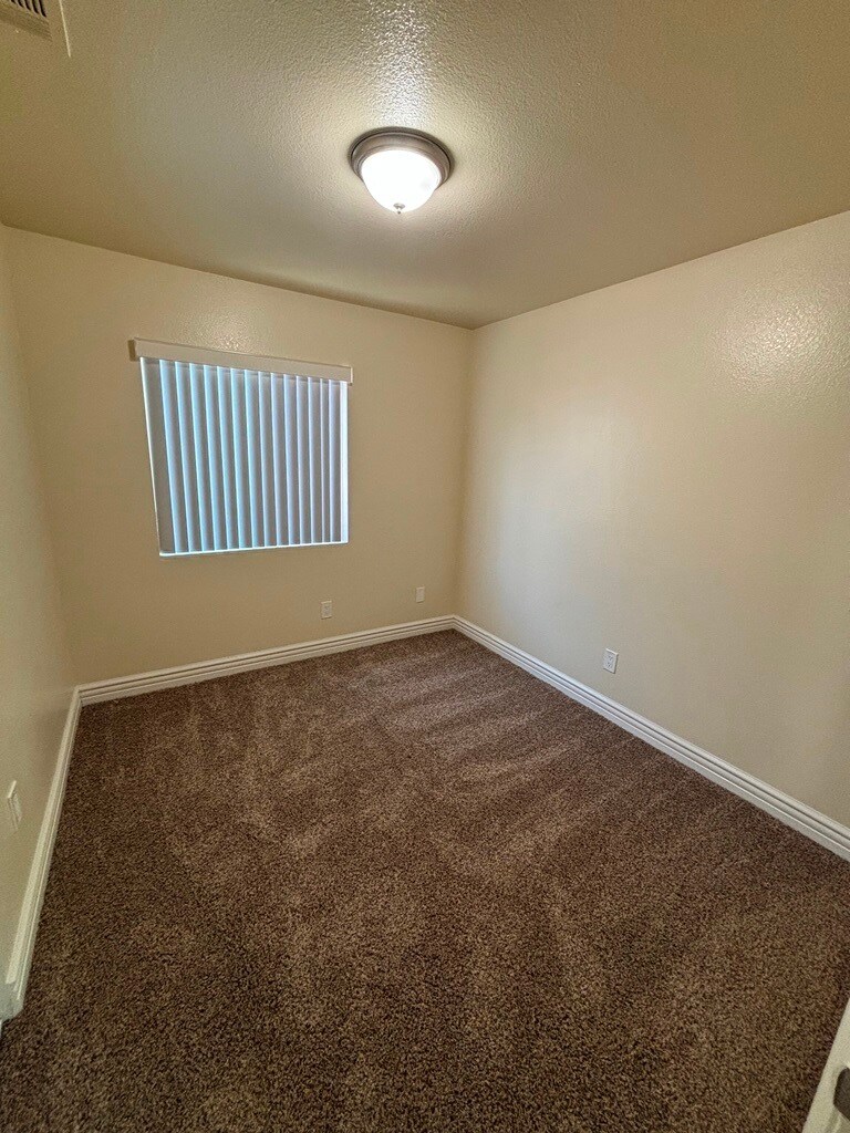 Building Photo - 318 E 105th St