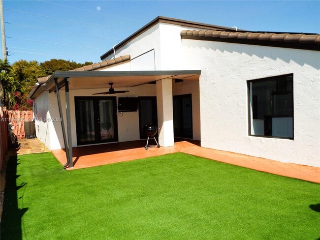 Building Photo - 422 SW 88th Pl