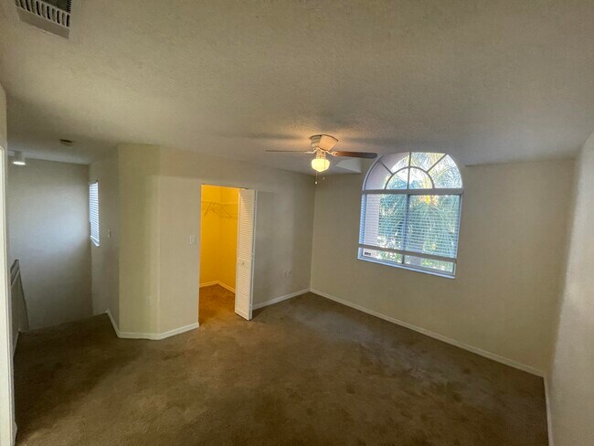 Building Photo - 3203 Glenmoor Dr