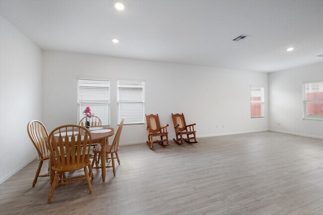 Building Photo - Move-In Ready Gem with Open Layout & Prime Location