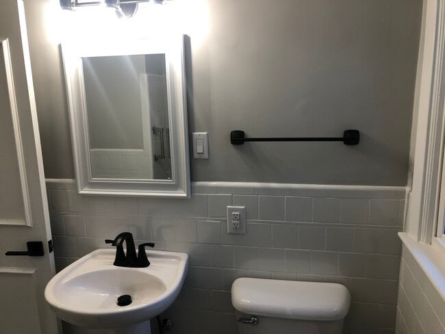 Bathroom - 4 Frontier Rd