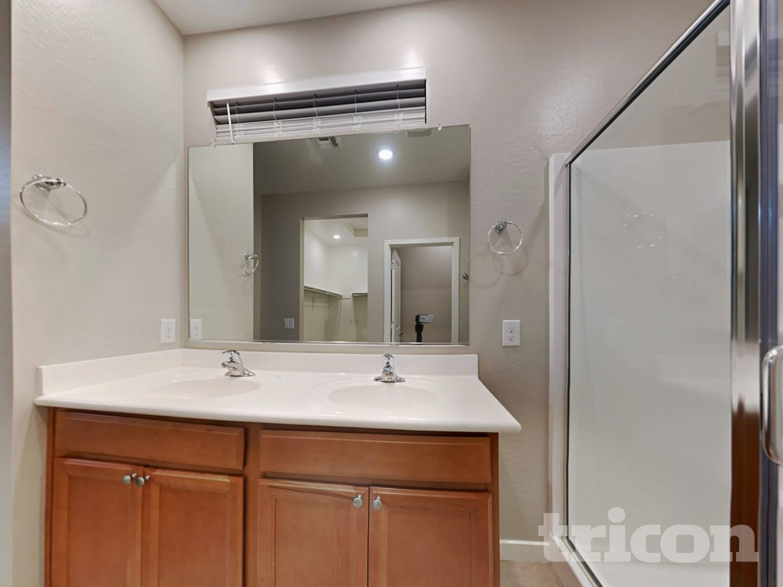 Building Photo - 14366 W Pershing St