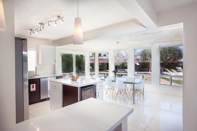 Building Photo - 2007 E Andreas Rd