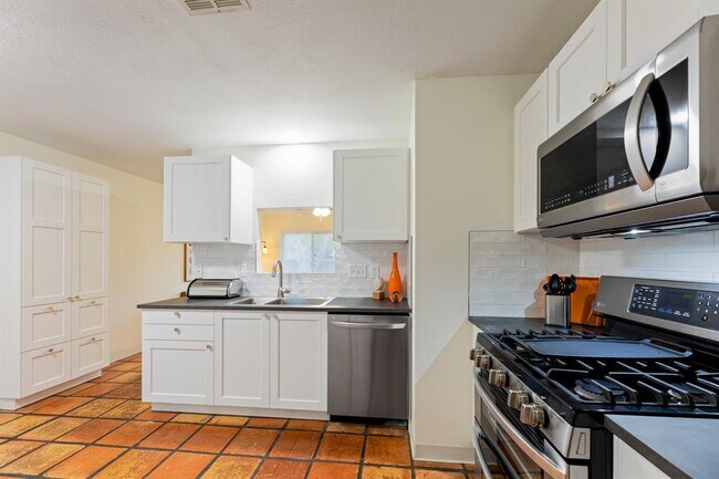 Building Photo - 8001 Brockman St