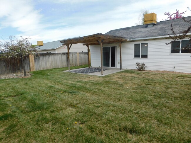 Building Photo - Quiet Living in Fruita