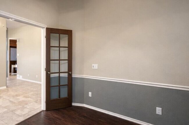 Building Photo - 832 Carol Ann Pl