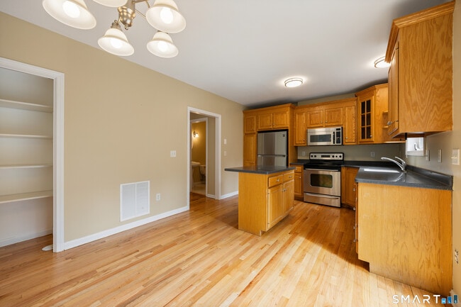 Building Photo - 32 Songbird Ln