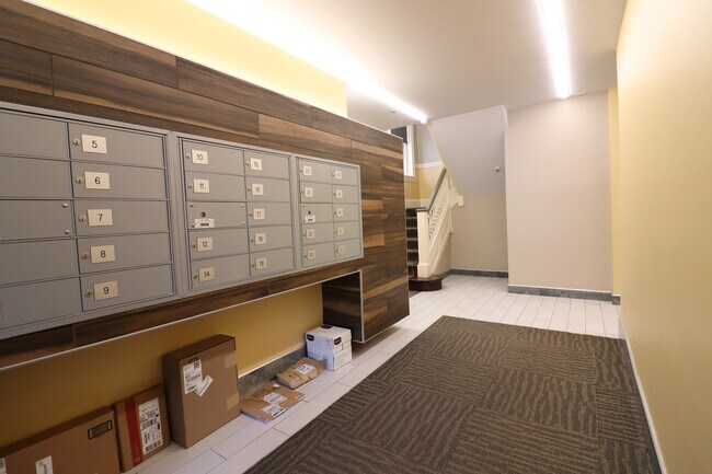 Building Photo - 69 Park Dr