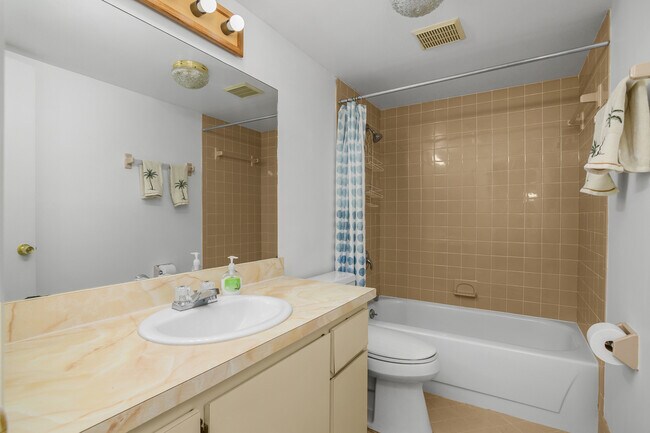 Building Photo - 190 Palm Dr