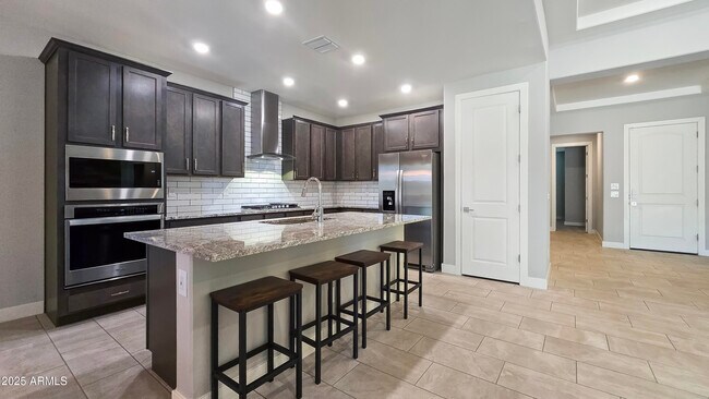 Building Photo - 18407 W Sandlewood Dr