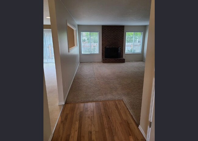 Building Photo - New Carpet! Fresh Paint - Well-maintained home in established neighborhood
