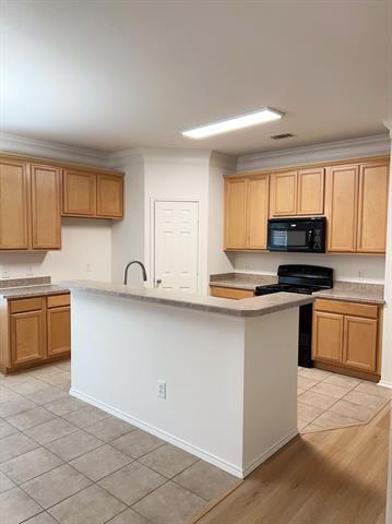 Building Photo - 7500 Burton Ln