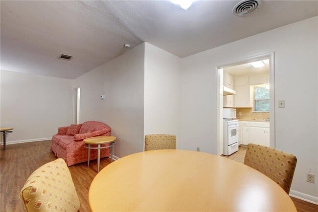 Building Photo - 607 Bellevue Pl
