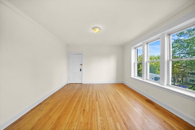 Building Photo - 3000-3008 N Whipple St