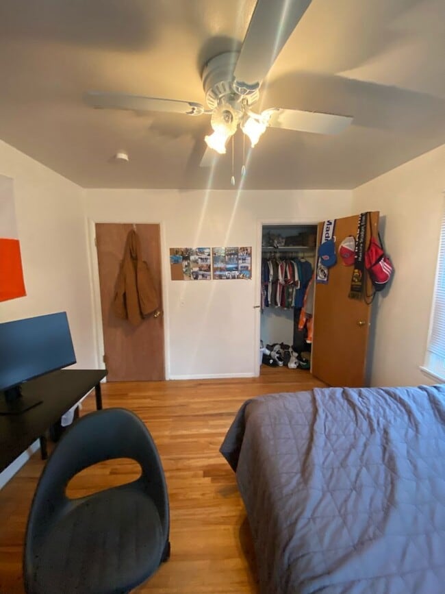 Building Photo - 3 Blocks from CU! Great South Boulder Location Preleasing for August 1st 2026