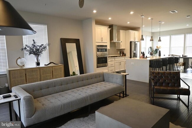 Building Photo - 2527 Emerald Branch Dr