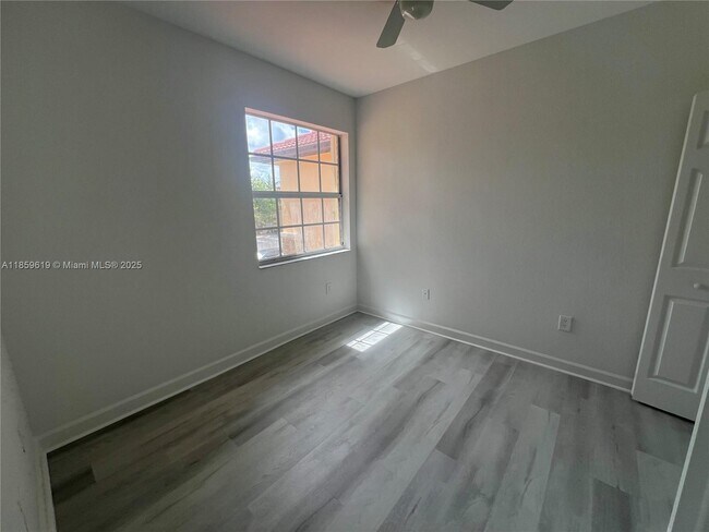 Building Photo - 1655 NE 33rd Rd