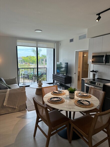 Primary Photo - 20540 NW 17th Ave