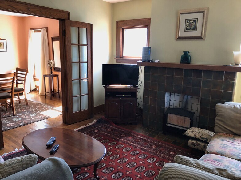 Living room - 719 W 2nd St