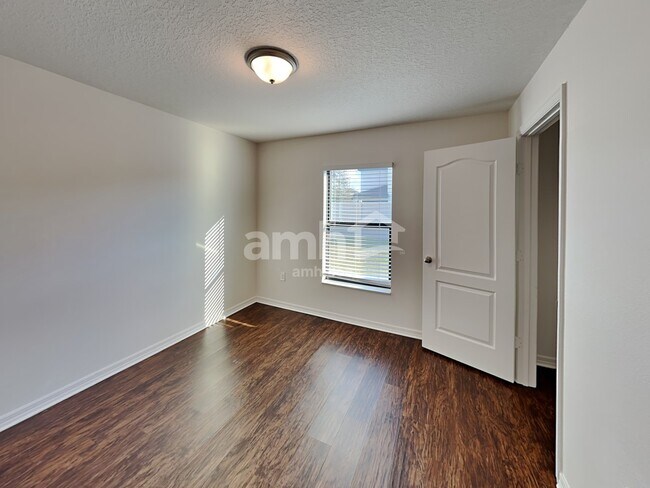 Building Photo - 823 Chatham Walk Dr