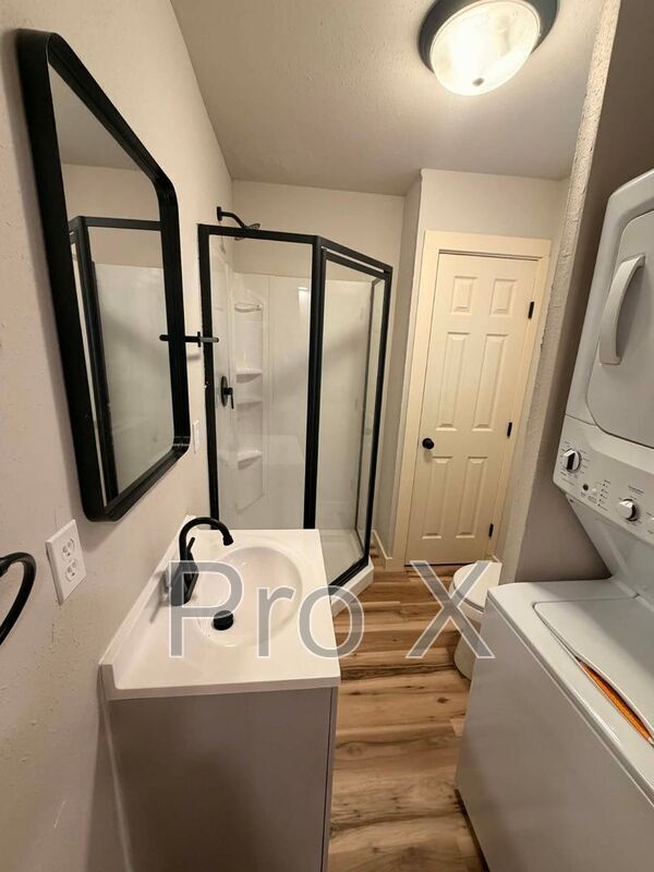 Building Photo - 618 S Monroe Ave